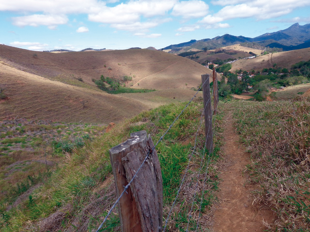 Ao fundo, sede da Sítio São Miguel.