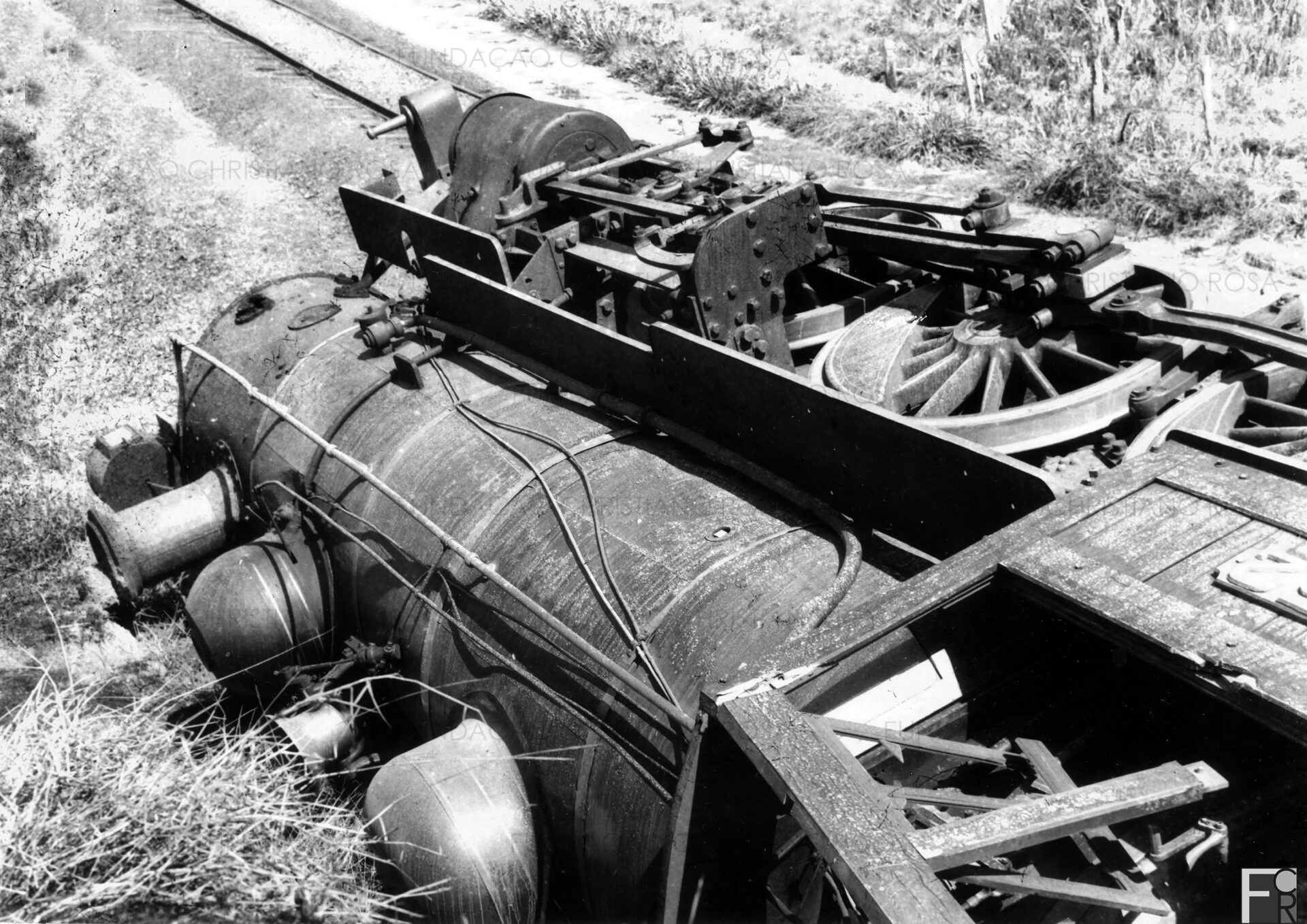 Detalhe de acidente com o "Piqueteiro", na linha Piquete x Lorena das 11h05min do dia 19 de agosto de 1958.