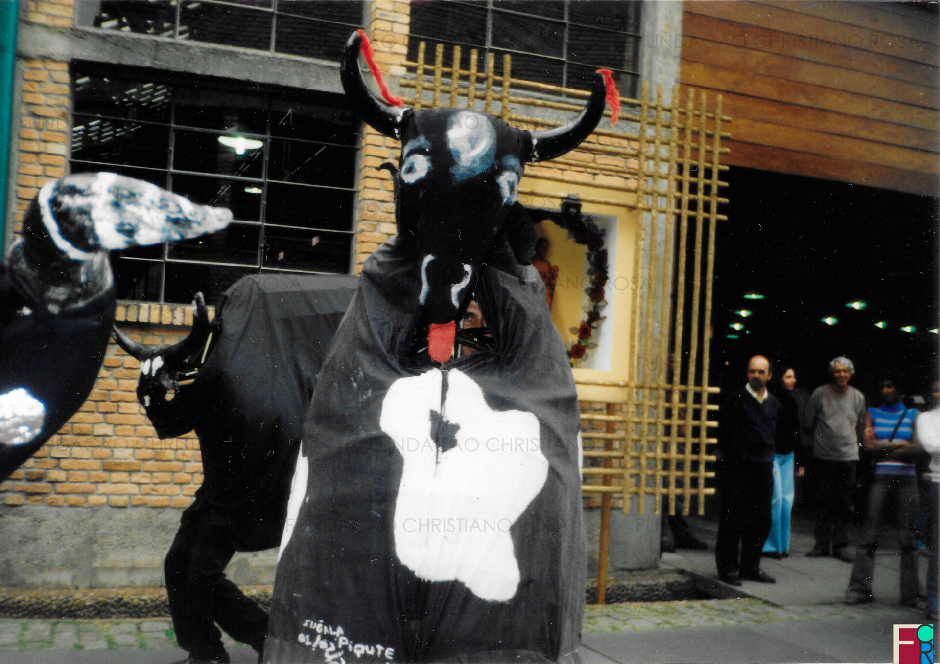 Boi de Carnaval feito pelo Anderson "Sugala" Di Marqui no SESC, em São Paulo, representando a cultura de Piquete.