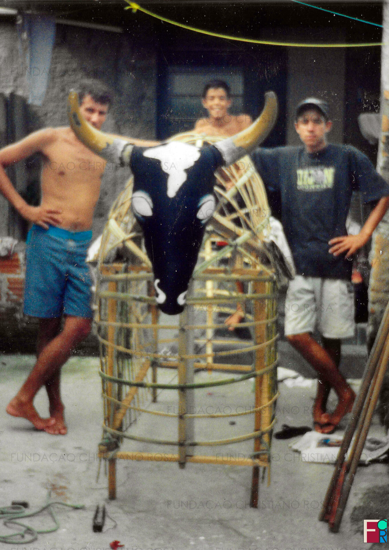 Etapa de construção de Boi de Carnaval, em Piquete, SP.