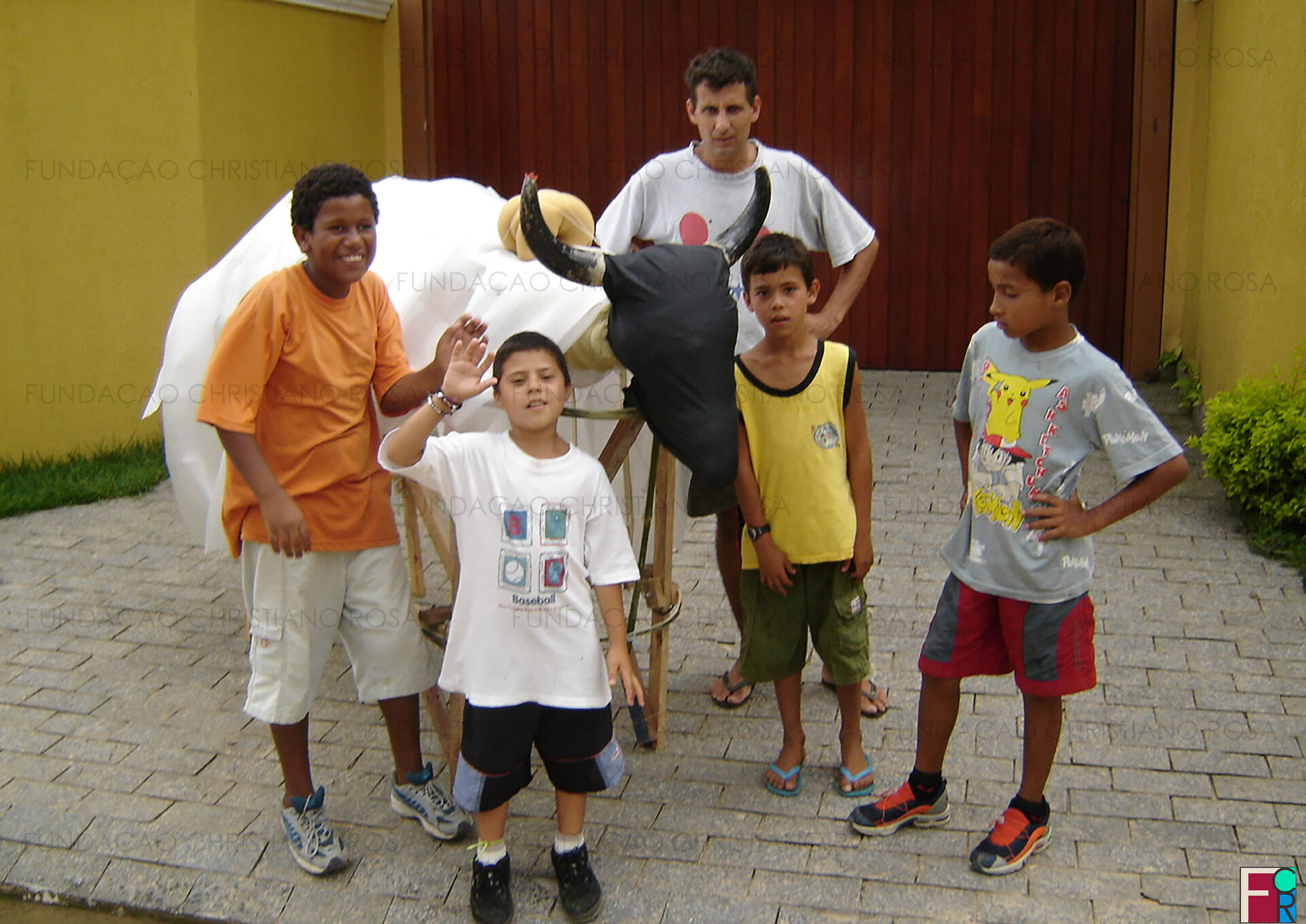 Etapa de montagem do Boi de Carnaval.