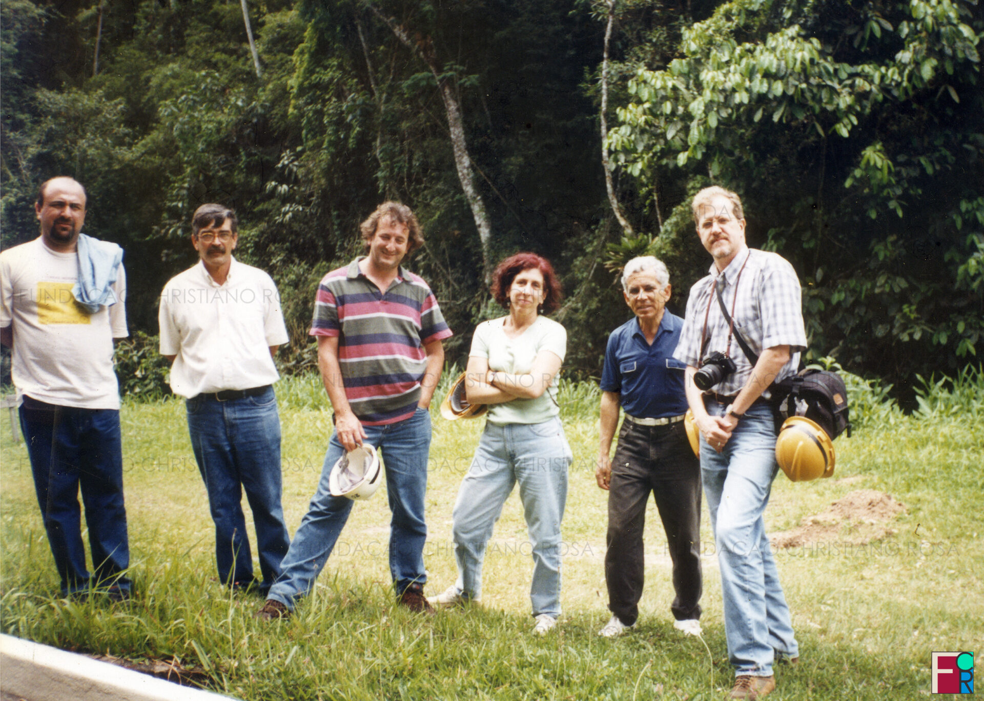 Paulo Noia de Miranda, então Presidente da FCR, com o diretor da SOS Mata Atlântica, João Paulo Capobianco (à direita), Sérgio Leitão (Instituto Escolhas), Cel. Alfredo Araújo (Diretor da IMBEL) e outros em visita à Mata da FPV.