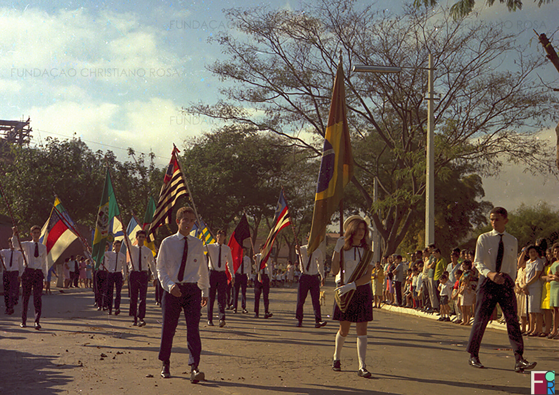 Desfile de 7 de Setembro na Praça Duque de Caxias, em Piquete, SP. Foto de Dogmar Brasilino.