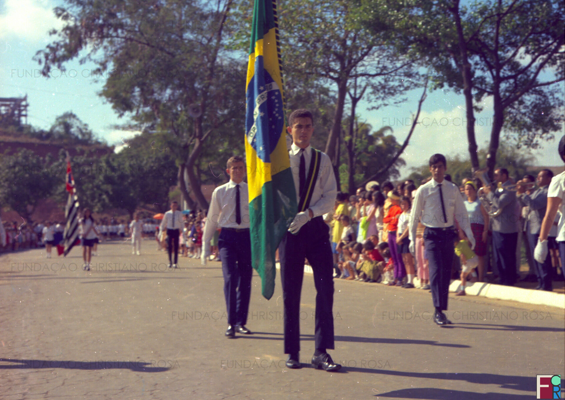 Desfile de 7 de Setembro na Praça Duque de Caxias, em Piquete, SP. Foto de Dogmar Brasilino.