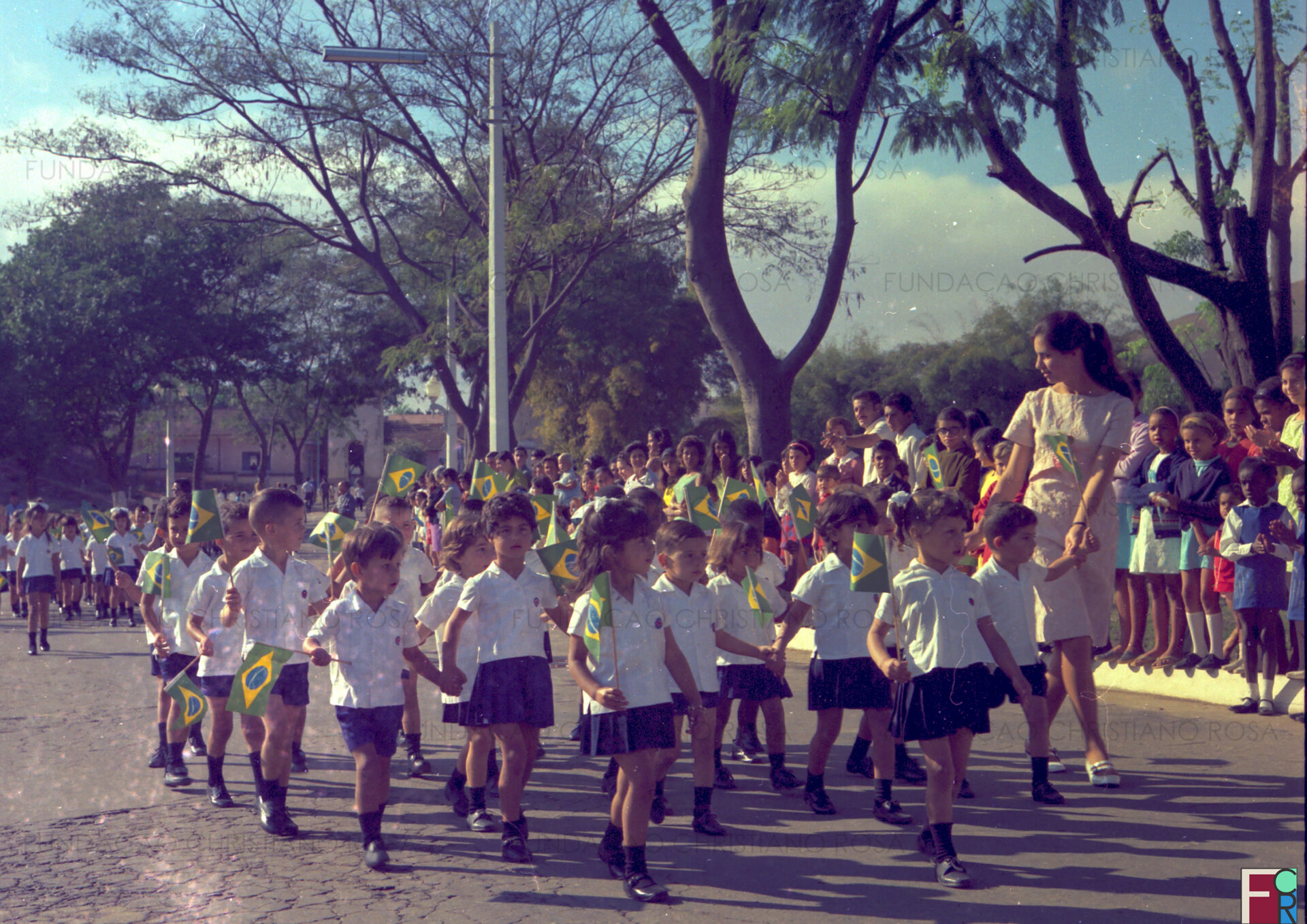 Desfile de 7 de Setembro na Praça Duque de Caxias, em Piquete, SP. Foto de Dogmar Brasilino.