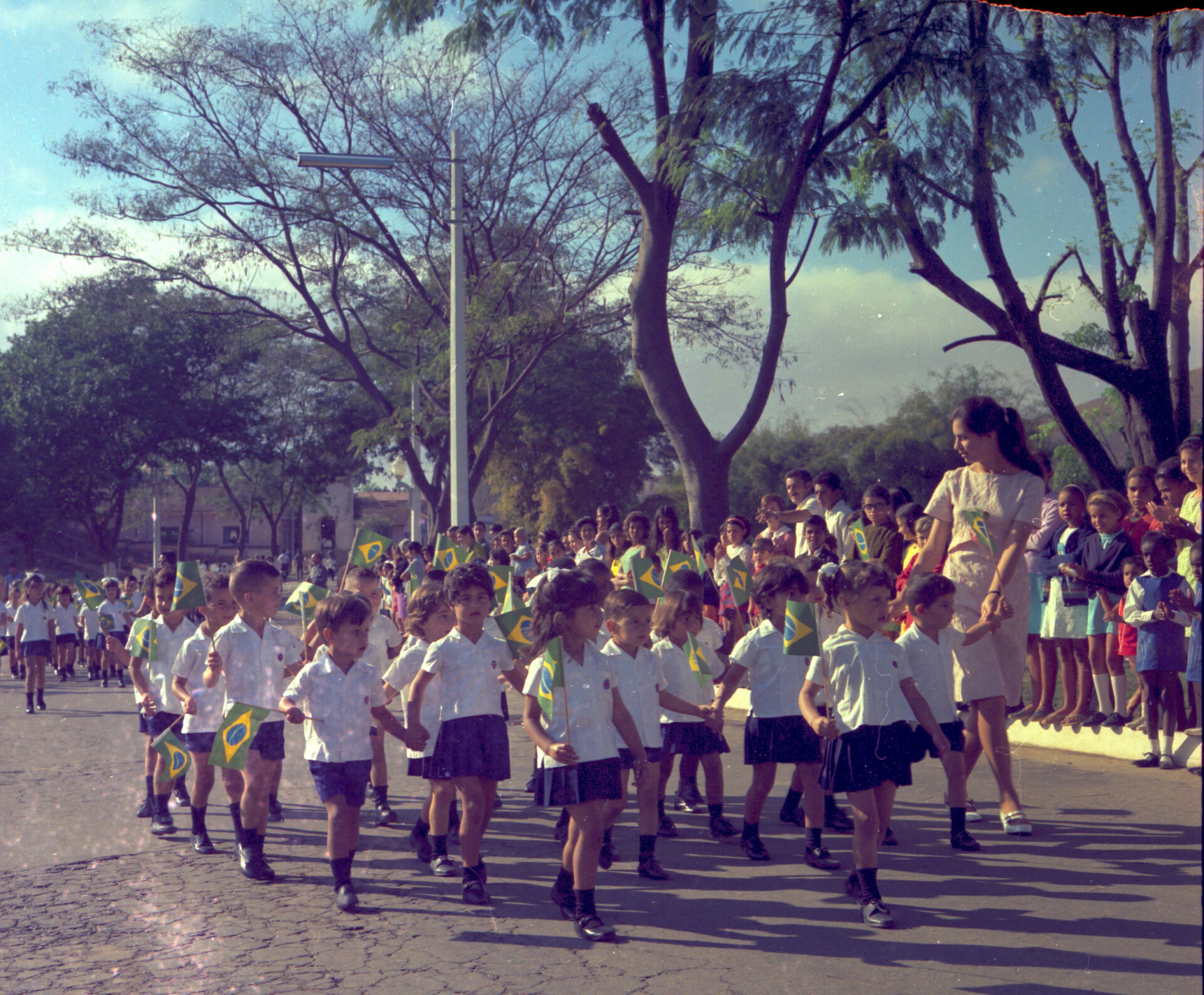 Desfile de 7 de Setembro na Praça Duque de Caxias, em Piquete, SP. Foto de Dogmar Brasilino.