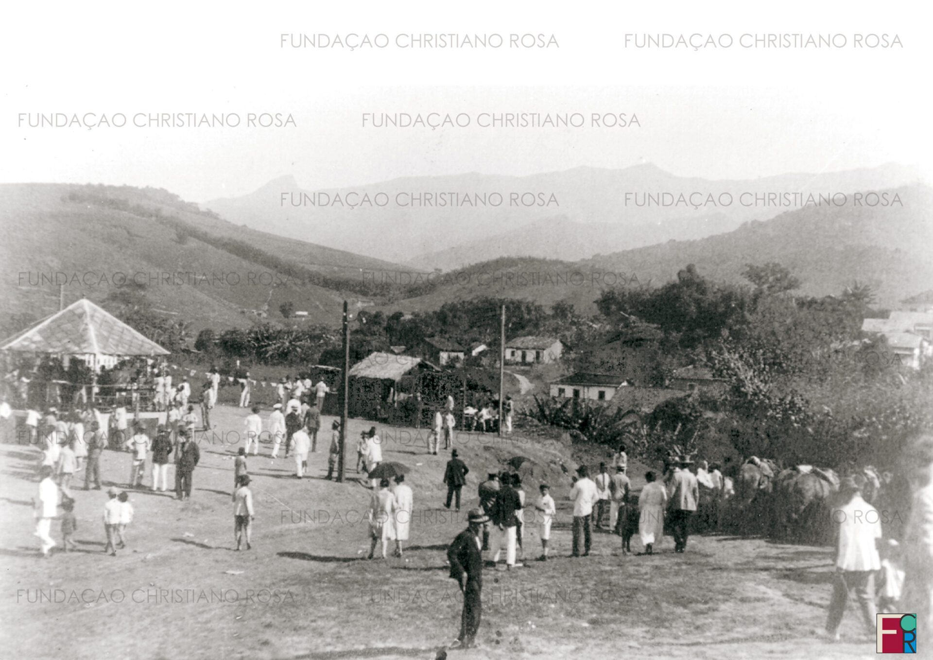 O Largo da Matriz, local de todas as festividades religiosas da época, com seu coreto ao centro. O primeiro nome deste local foi Praça General Fructuoso Mendes. Em 1932 passou a ser denominado Praça Dr. João Pessoa e, atualmente, recebe o nome de Praça Professora Leonor Guimarães.