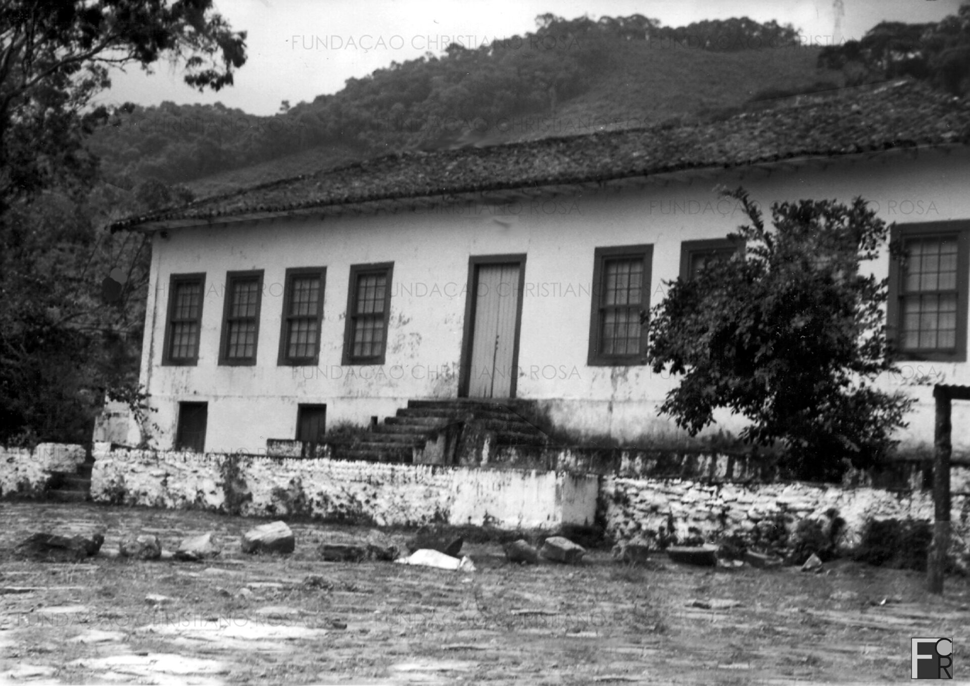 Fazenda Fortaleza, localizada no Bairro das Posses. Foi formada no século XIX pelo Visconde de Guaratinguetá, tendo sido grande produtora de café.