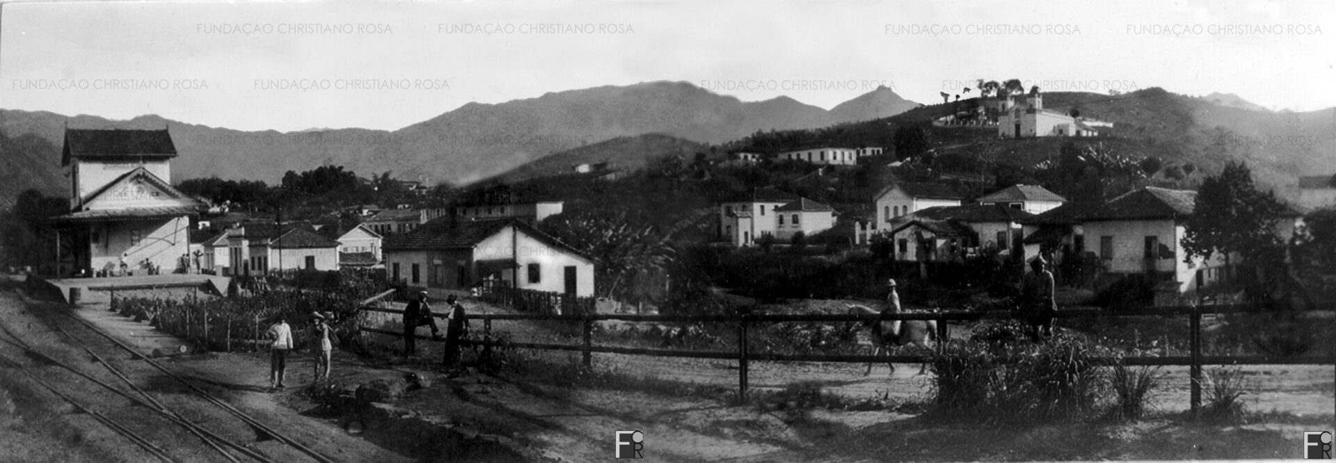 Vista do Largo da Estação, Antiga Matriz e arredores.