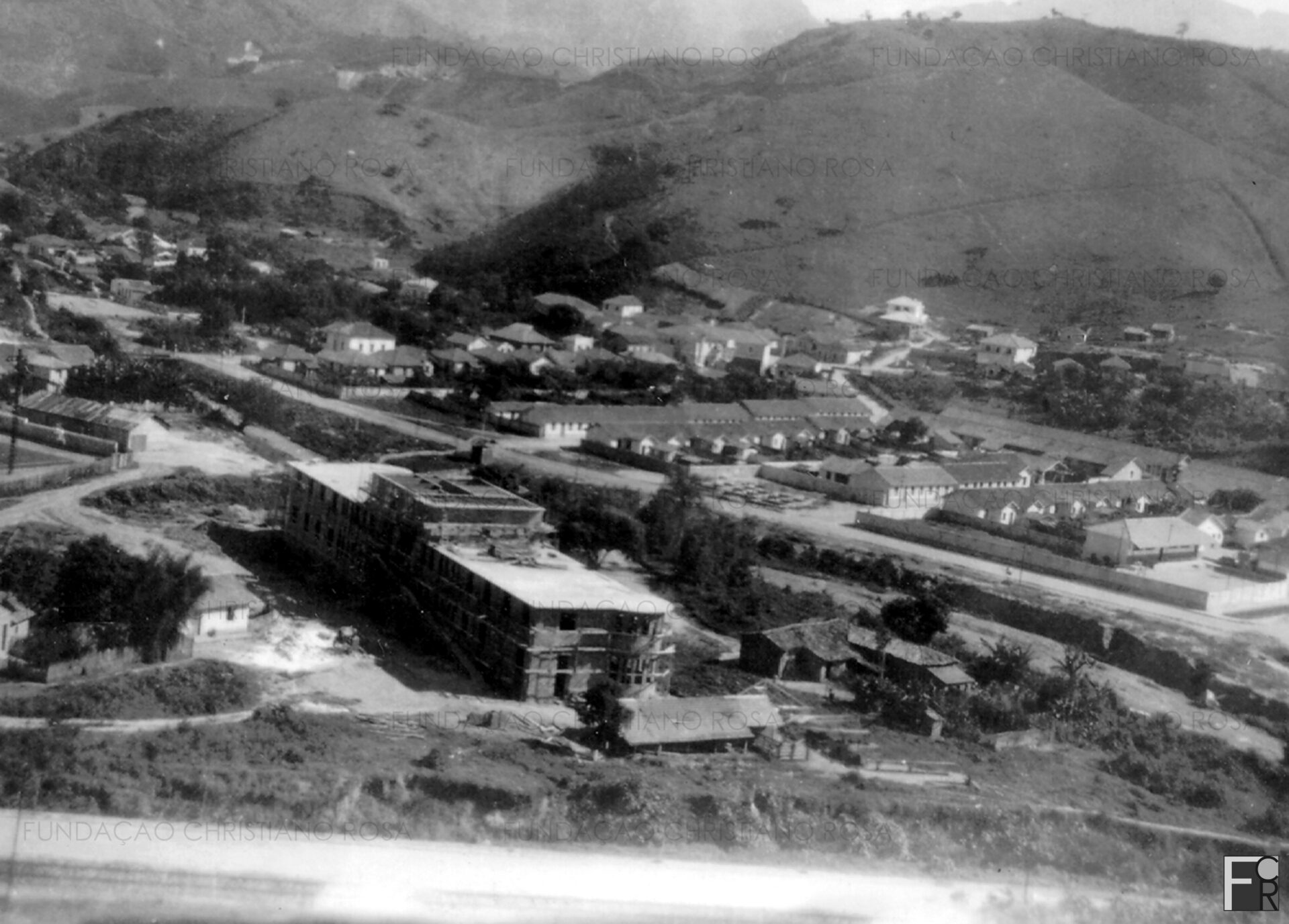 Vista Parcial de Piquete. No primeiro plano, obras da construção do Hospital da Fábrica Presidente Vargas.