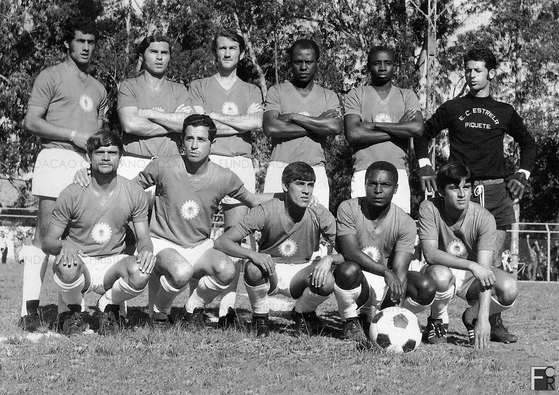 Time do Estrela Futebol Clube: Em pé, da E/D: Sarlo, Lavrinha, Bela, Giba, Jorginho e Rubens. Agachados, da E/D: Celso, Binha, Carlinhos, Valtinho e Paraguaio. Campeonato Paulista da 2ª Divisão, Campo do Estrela, agosto de 1971.