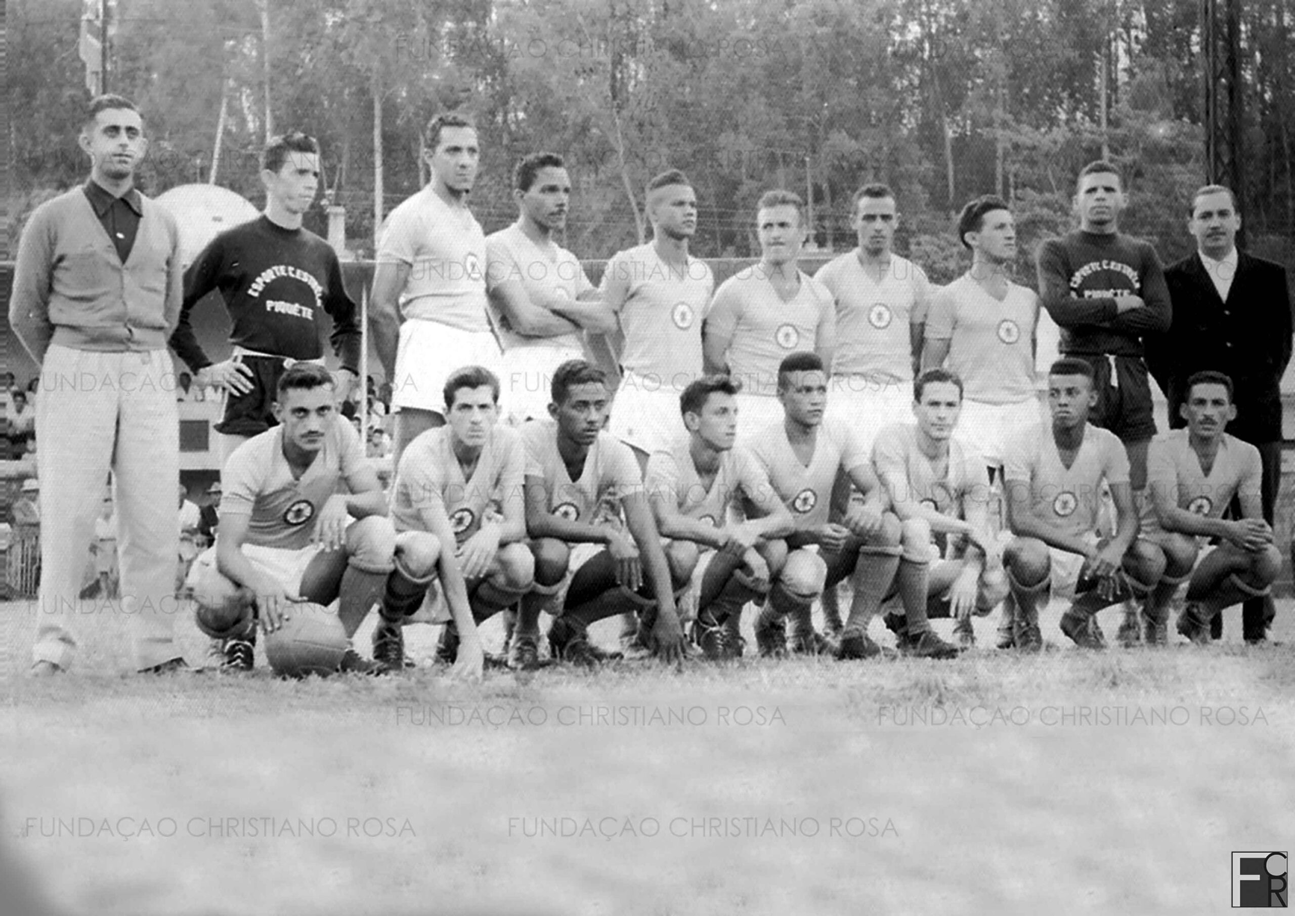 Esporte Clube Estrela, em junho de 1952. E/D, em pé: D'Amico, P. Cão, Assis, Edvard, Miguel, Olavo, Bacalhau, Chico Magalhães, Vavá e Coronel Michel. Agachados, da E/D: Otávio, Véio Giffoni, Catrica, Floriano, Sérgio, Muriaé, Pingo e Macaé.