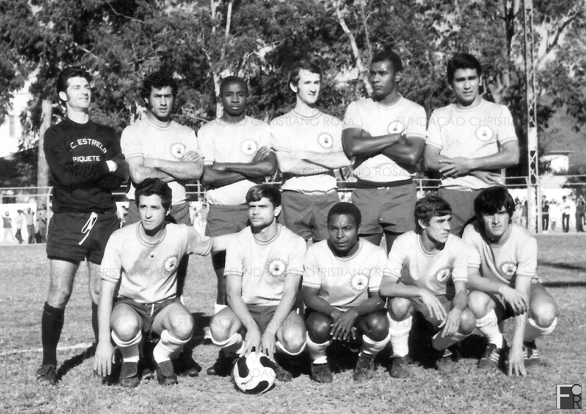 Equipe do Estrela Futebol Clube campeã de 1971. Em pé, a partir da esquerda: Rubens, Sarlo, Jorginho, Bela, ? e Baicerê. Agachado, a partir da esquerda: Binha, Paulo Borges, Valtinho, Carlinhos e Paraguaio.