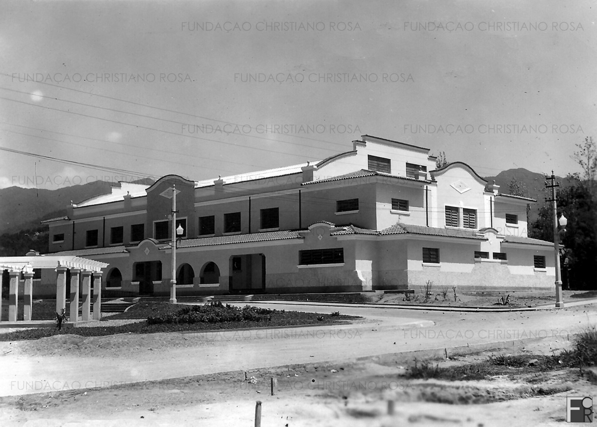 Vista do Ginásio de Esportes Duque de Caxias, o "Elefante Branco", inaugurado juntamente com a Praça Duque de Caxias, em 8 de novembro de 1952.