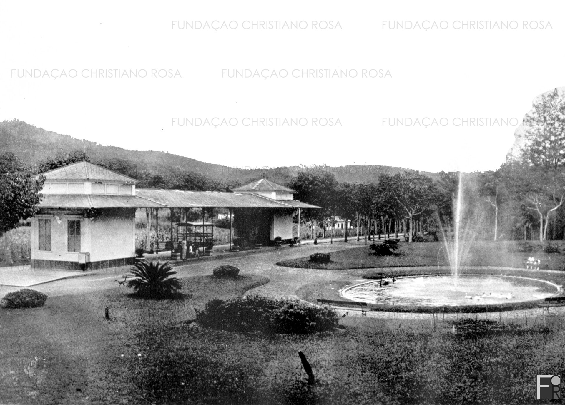 Repuxo e Estação da Estrela, à entrada da Vila da Estrela, em Piquete, SP.