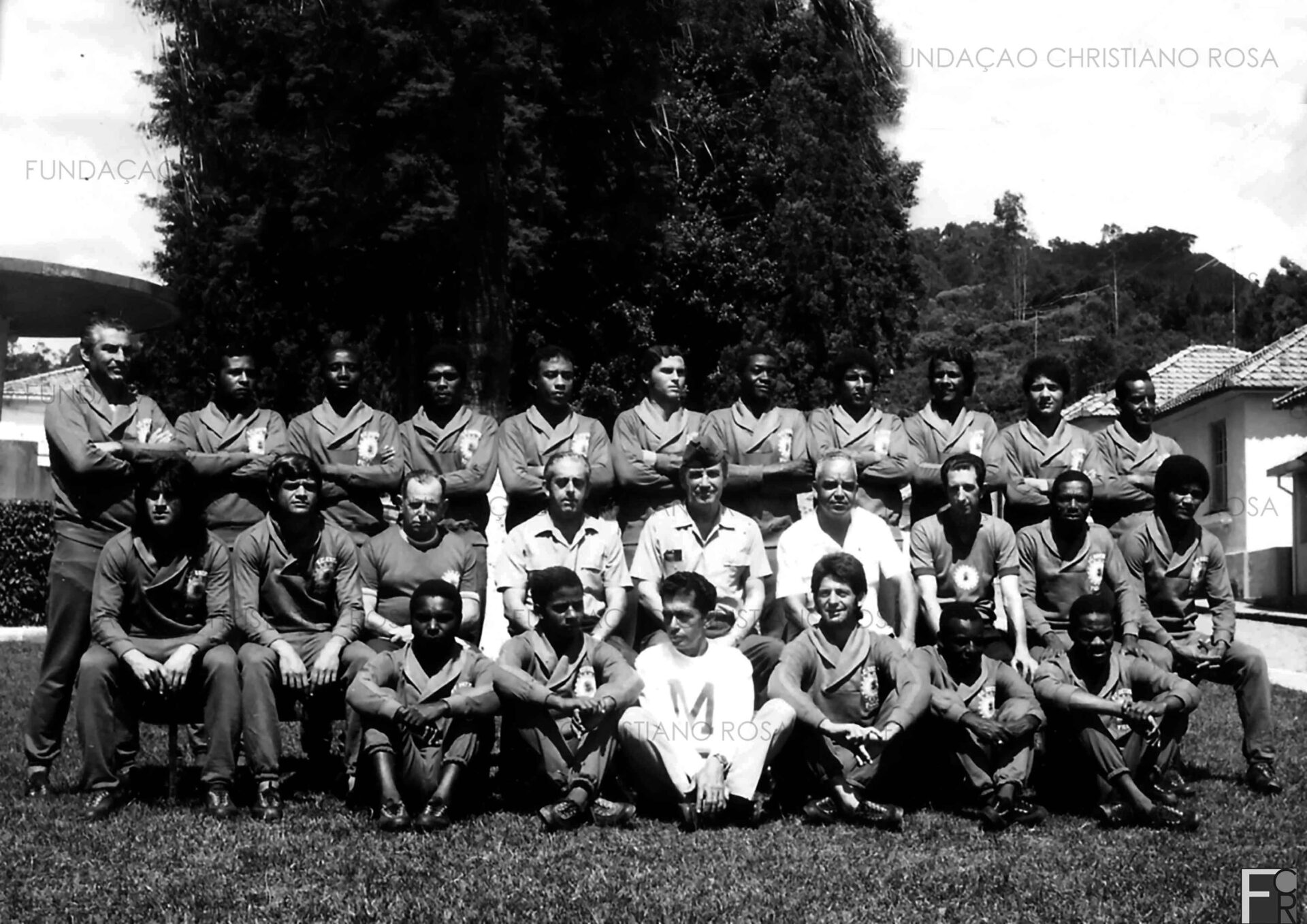 Time e Equipe técnico-administrativa do Estrela: Em pé, da E/D: Henrique Passos, Wilson, Jorginho, Jurandir, Paulão, Lavrinhas, Zulu, Wilson, Wagner, Mauro e Miro. Fila do meio, da E/d: Paraguaio, Paulo Borges, Modesto, D”Amico, ?, ?, Jayme Dotta, Doca e Fernando e Valtinho. Sentados na grama, da E/D: Mazinho, Pereira, Rubens, Timbé e Adilson.