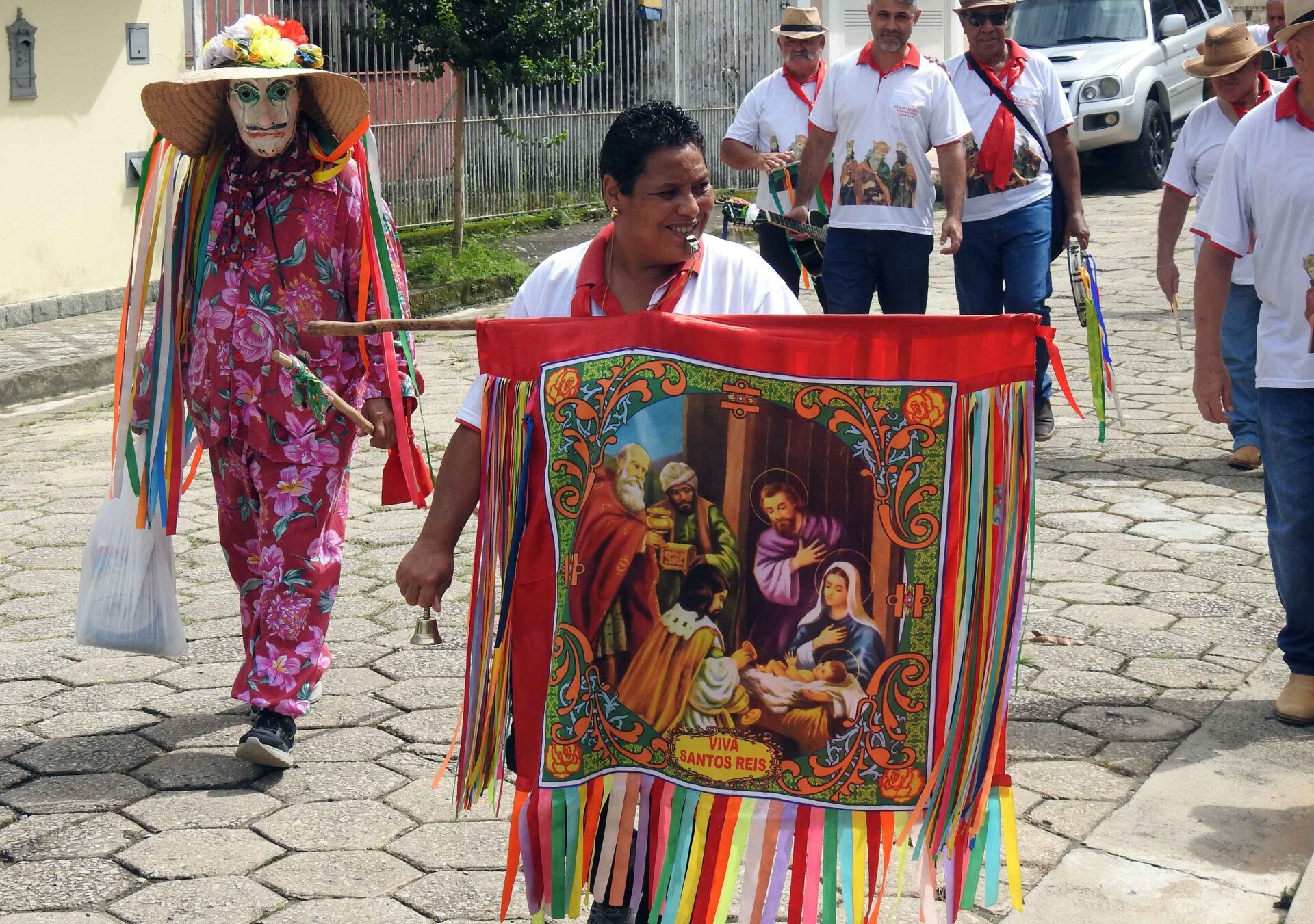 Grupo Folia de Reis Menino Deus, de Piquete, SP. Esse Grupo percorre o município no período entre dezembro e janeiro, antecedendo a grande Festa de Reis, visitando presépios. Foto tirada em 29 de dezembro de 2024.