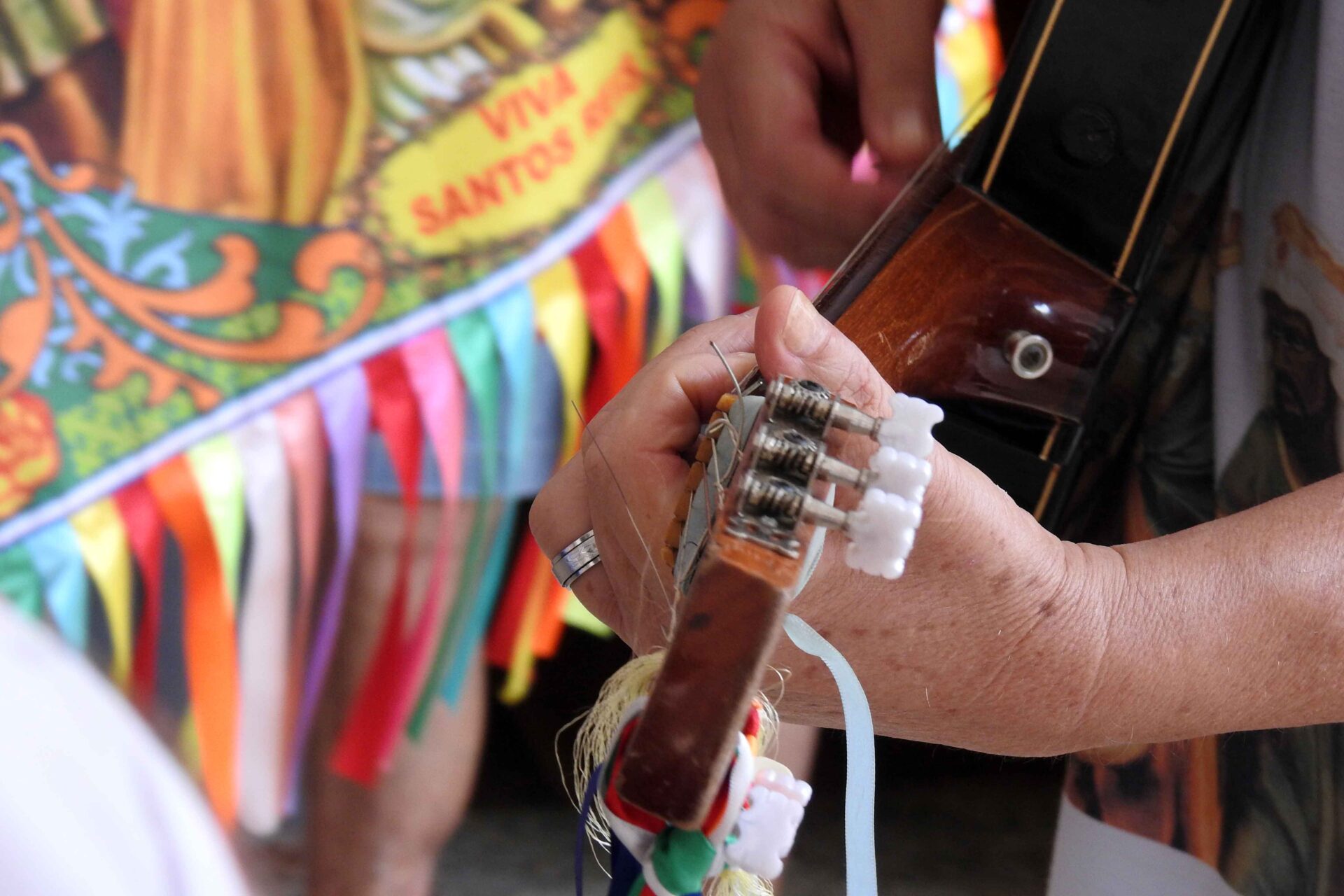 Detalhe dos instrumentos do Grupo Folia de Reis Menino Deus.