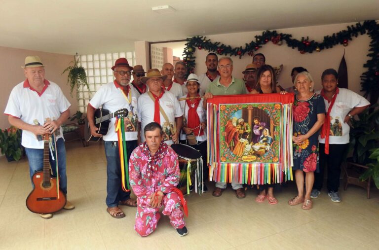 Licença! Chegou a Folia!