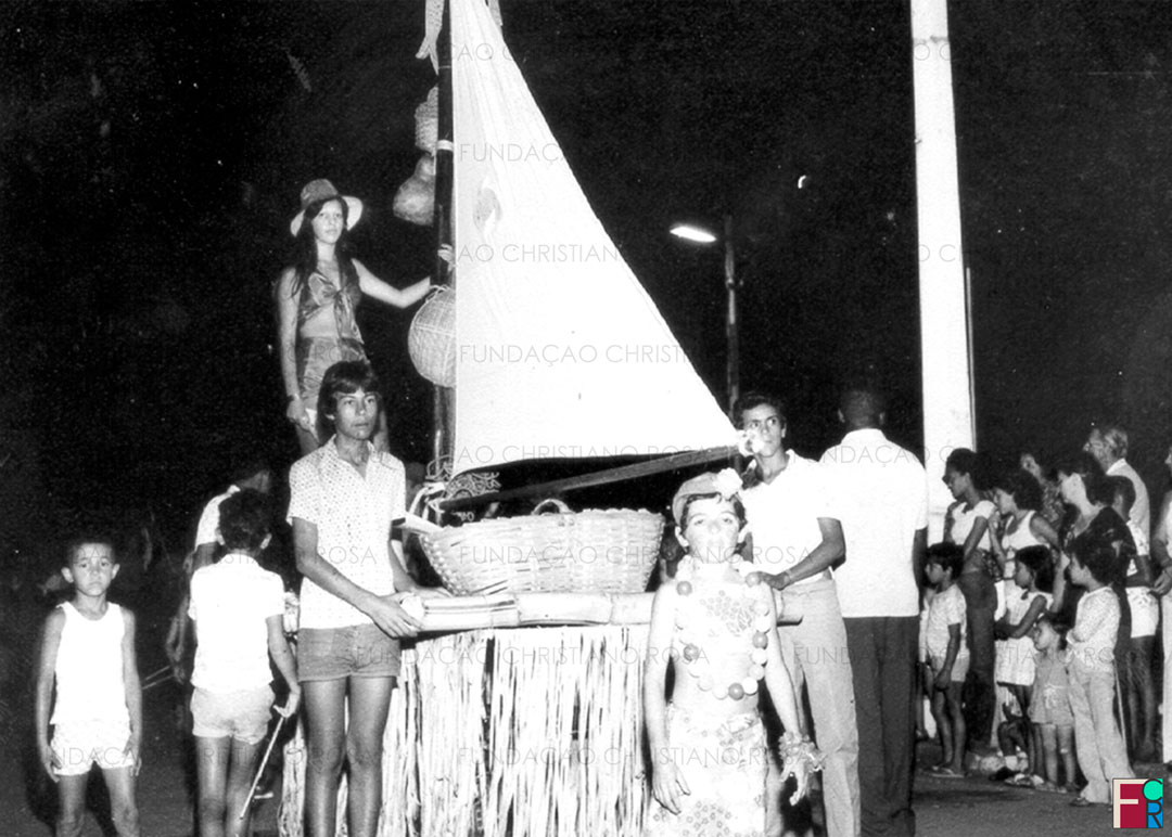 Alegorias de Carnaval da década de 1960, em Piquete, SP.