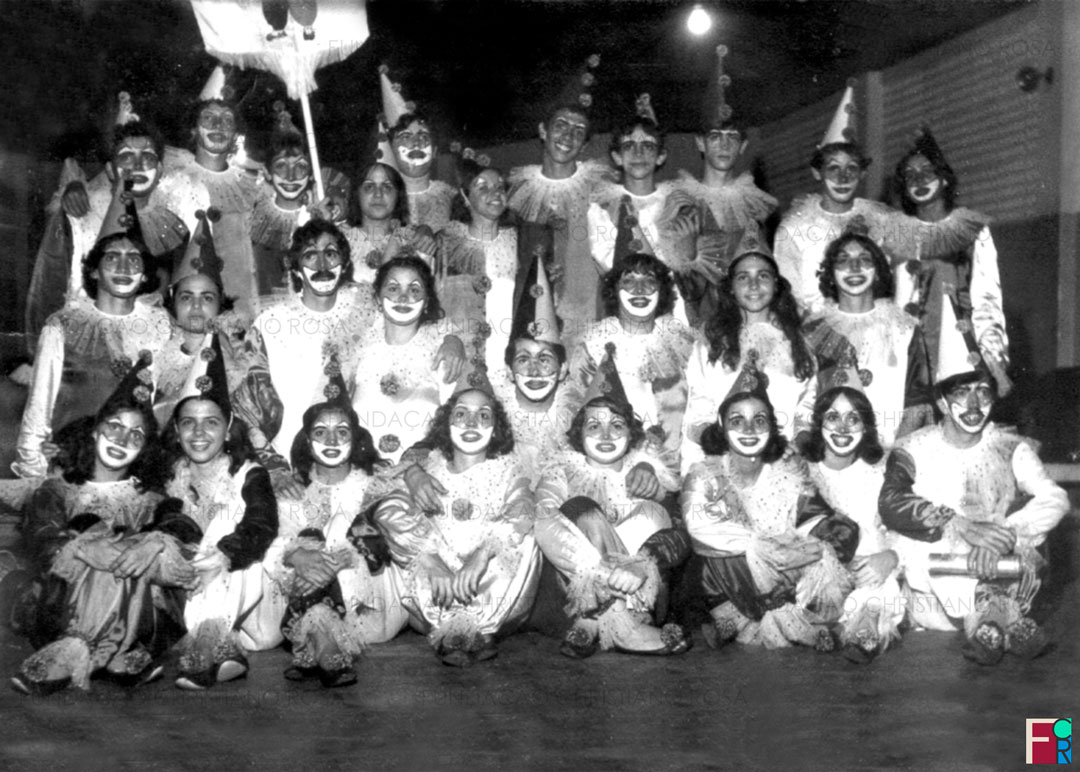 Bloco de Carnaval com amigos, no Grêmio General Carneiro, em Piquete, SP.