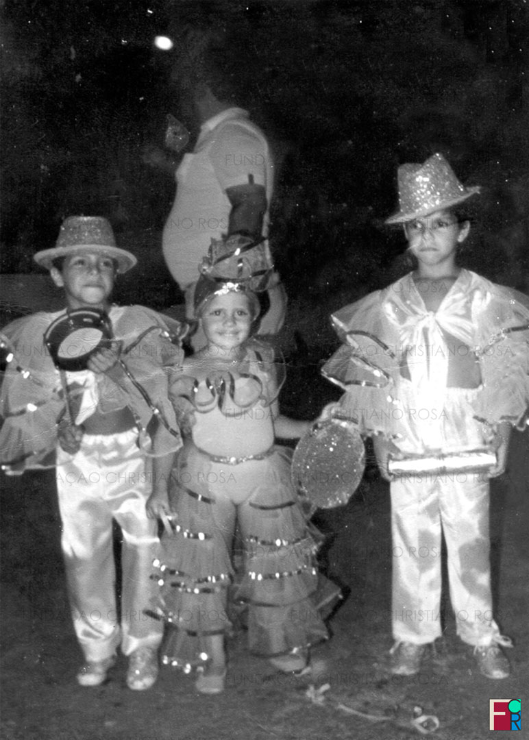 Nilo Júnio Chaves, Naira Chaves e Paulo Meirelles, no Bloco da Folia, em Carnaval da década de 1980, em Piquete, SP.