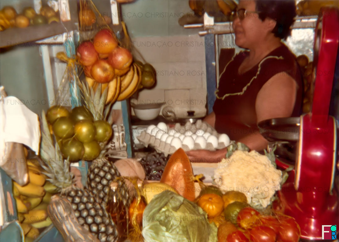 Dona Maria Ussuhi, que, por quase três décadas, manteve uma banca no Mercado Municipal. Sua filha, Ana, foi a última comerciante a encerrar sua banca de hortifrútis no Mercado, que deixou de ter essa função em 1991.