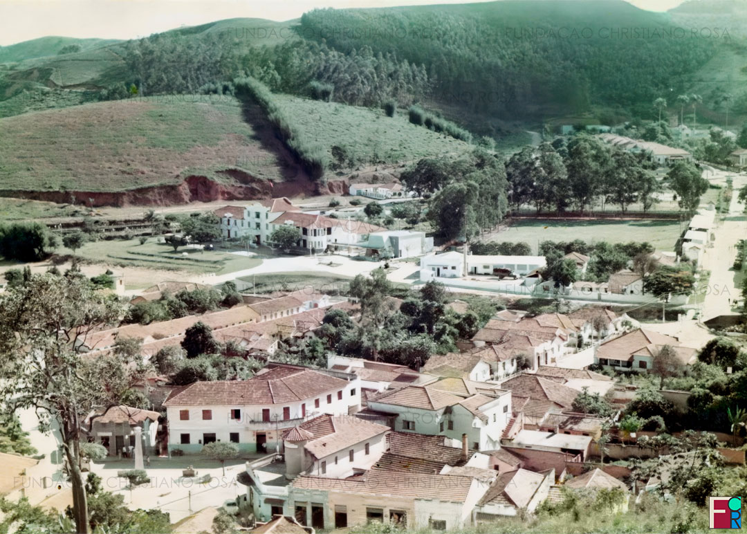 A Praça da Bandeira, com novo traçado, visto do morro da Caixa D’Água, o Hospital da FPV, inaugurado em agosto de 1948, a Capela da Hospital e a Padaria inaugurados em 1966.