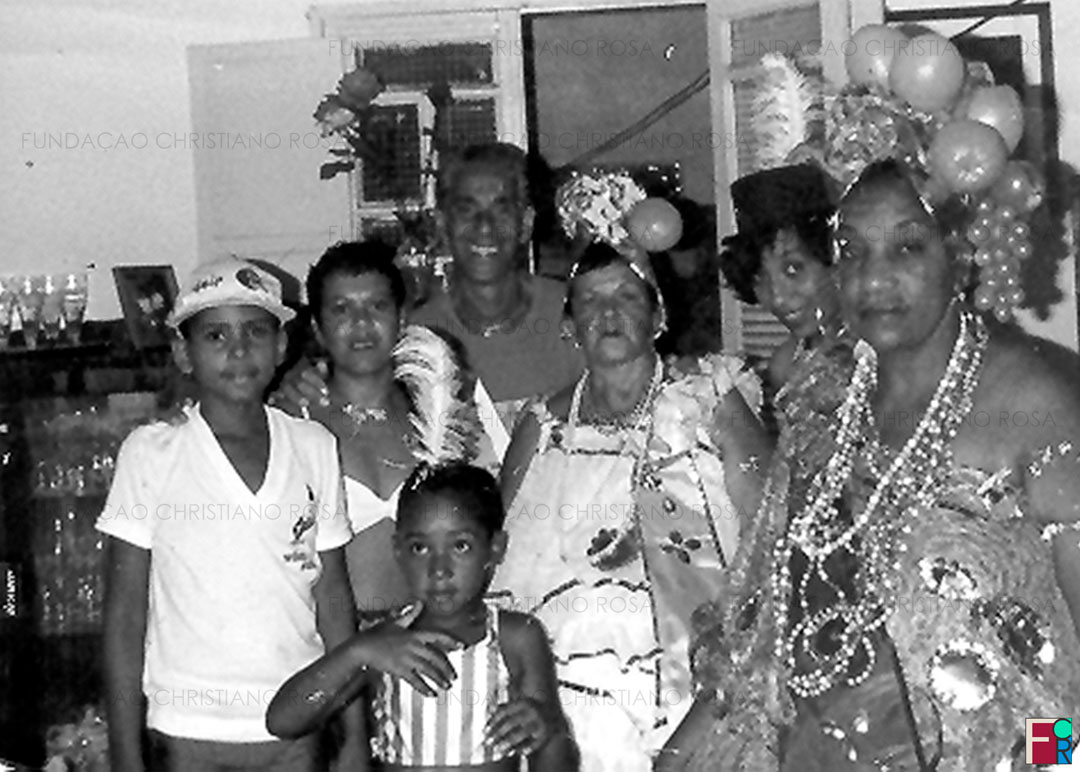 D. Regina do Bitu e amigos em Carnaval na cidade de Piquete, SP.