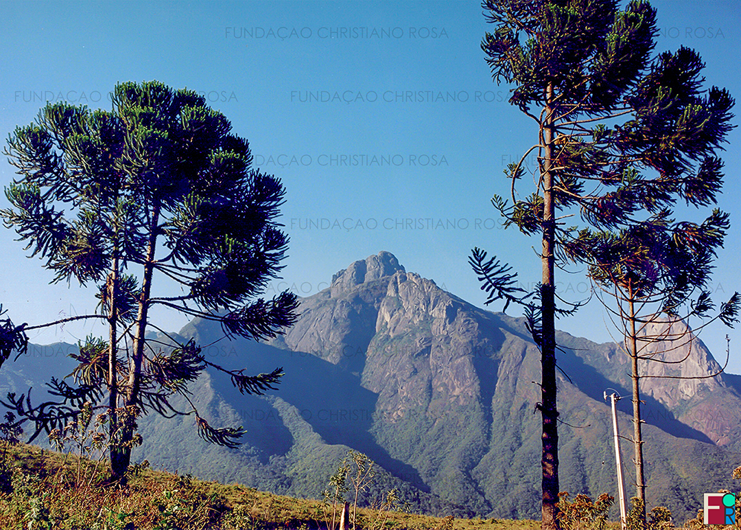 Vista do Pico dos Marins a partir da estrada Bairro dos Marins x Marmelópolis.