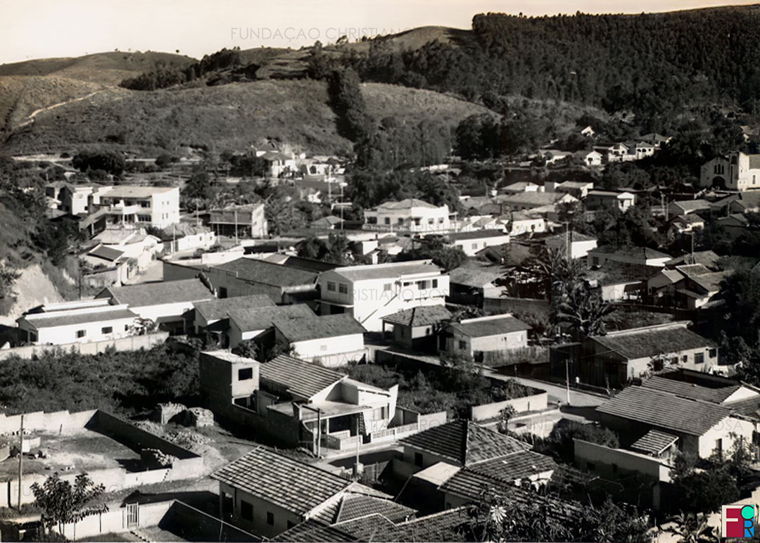 A Vila Coronel Monte, onde se construiu o Mercado Municipal, em frente à Praça José Vieira Soares. A foto da década de 1970 mostra a expansão dessa Vila.