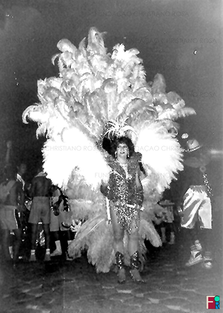 O carnavalesco Miguelzinho Magalhães em desfile de Carnaval, em Piquete, SP.