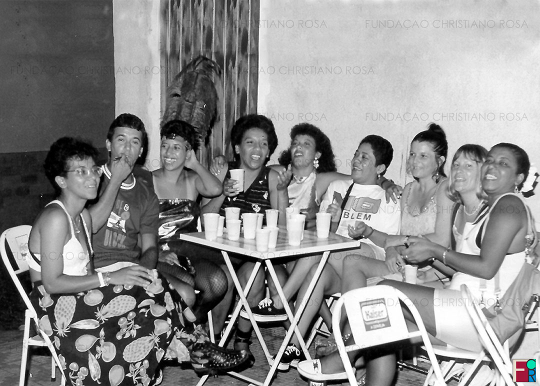 Grupo de amigos em Carnaval em Piquete, SP.