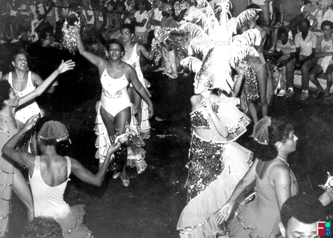 Desfile de Carnaval em Piquete, SP. na década de 1980.