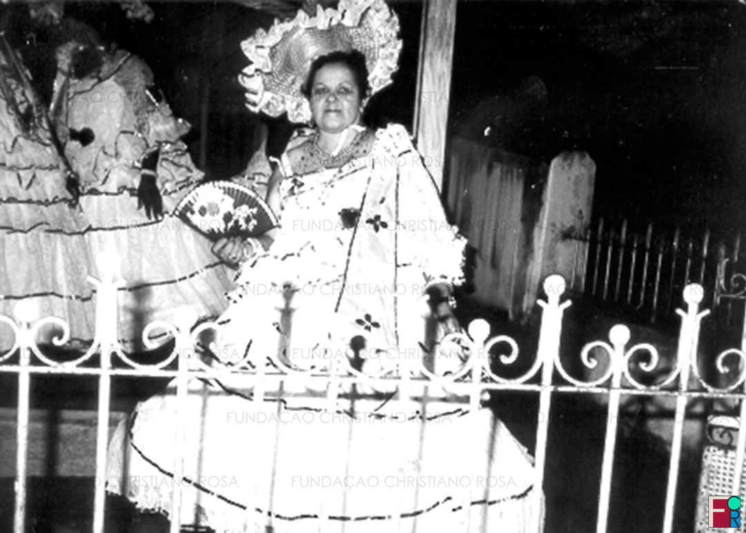 Regina do Bitu de baiana no Carnaval de Piquete, SP.