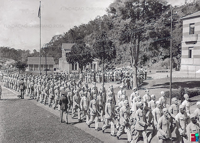 Desfile de operários no interior da Fábrica quando da visita do Presidente Getúlio Vargas, em julho de 1939.