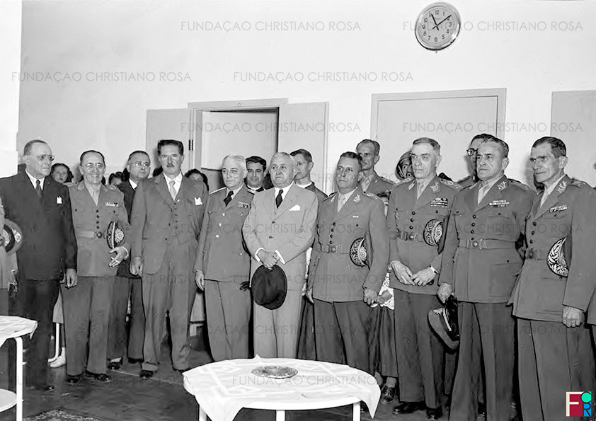 Registro da inauguração do Hospital da FPV, em 28/08/1948, no qual se destacam o Presidente da República, o Governador do estado de São Paulo e o Diretor da FPV.