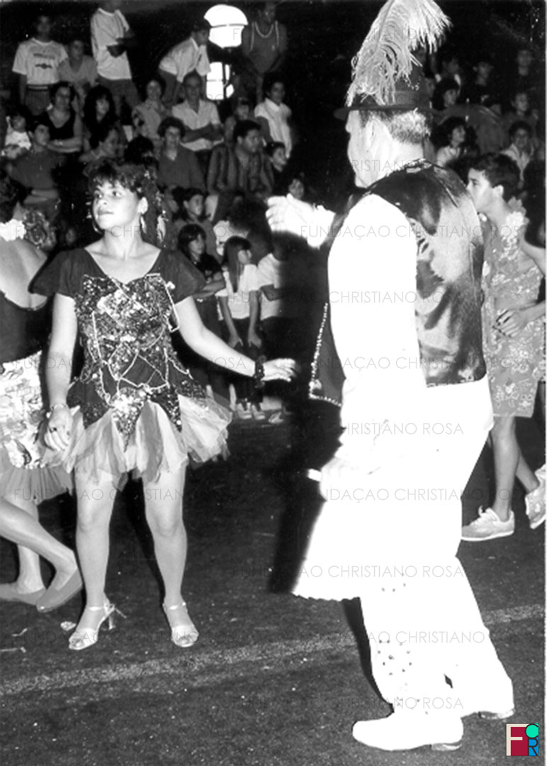 Desfile de Carnaval em Piquete, SP, na década de 1980.