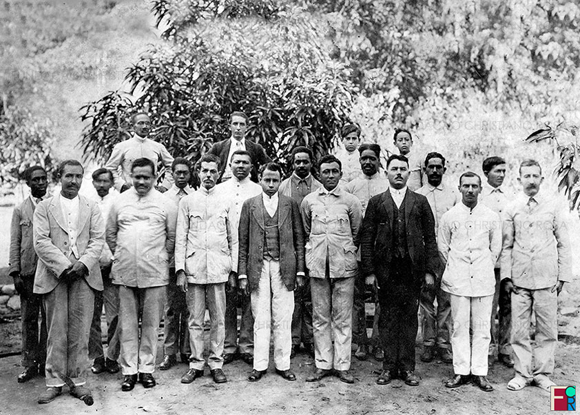 Mestres e operários do 2º Grupo da Fábrica em foto da década de 1920.