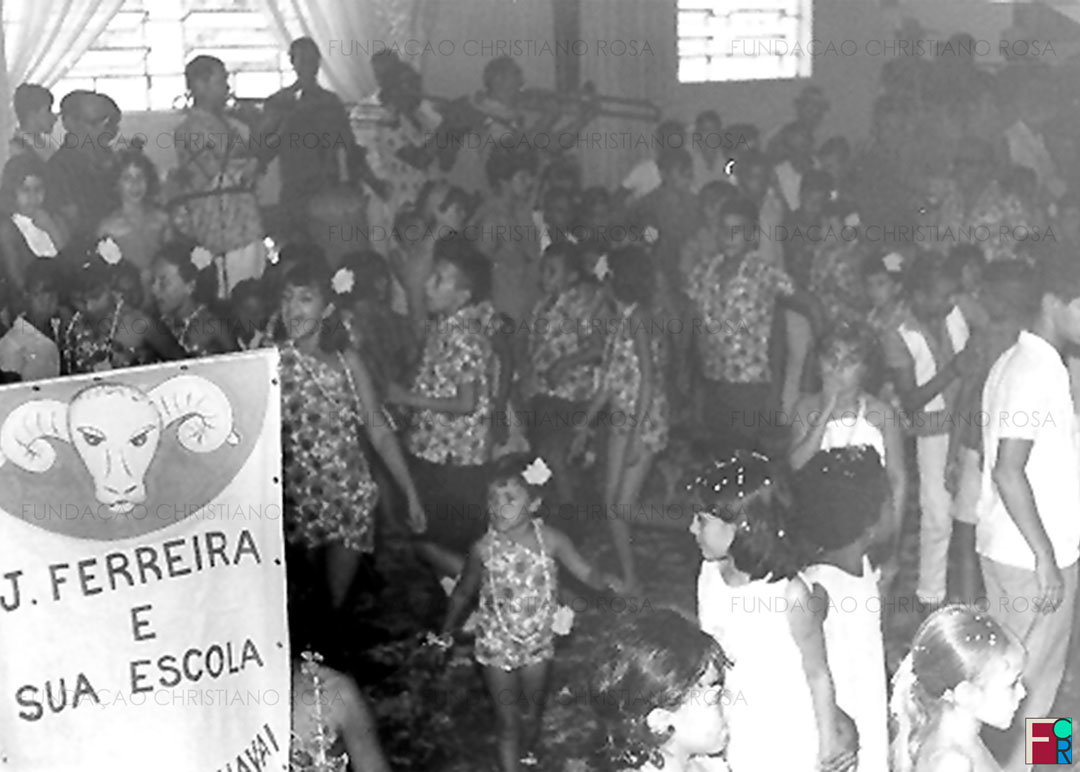 Bloco J. Ferreira, em matinê de Carnaval no Grêmio General Carneiro, na década de 1960.