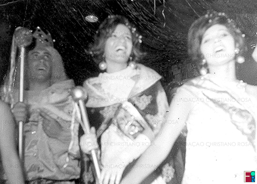 Ao centro, a Rainha do Carnaval, Lygia do Prado Leal.