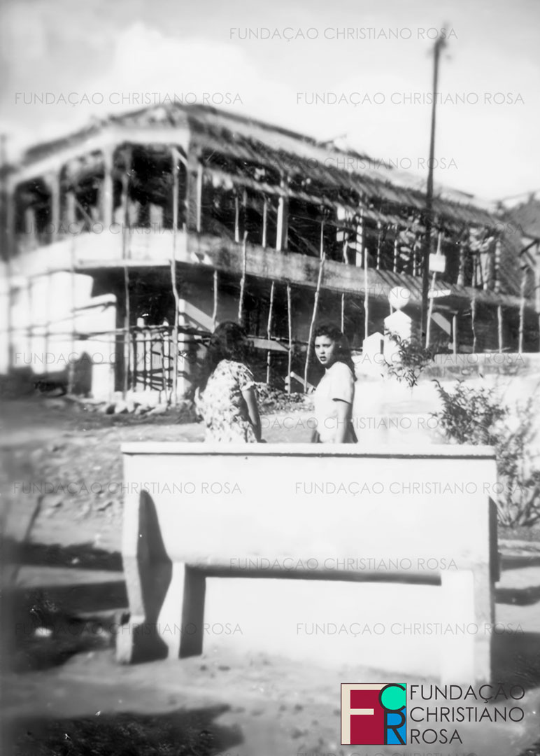 Prédio assobradado construído por Thomé Seraphim. Na parte superior ficava a residência de sua família e, na inferior, a Casa Dom Bosco, loja da família.