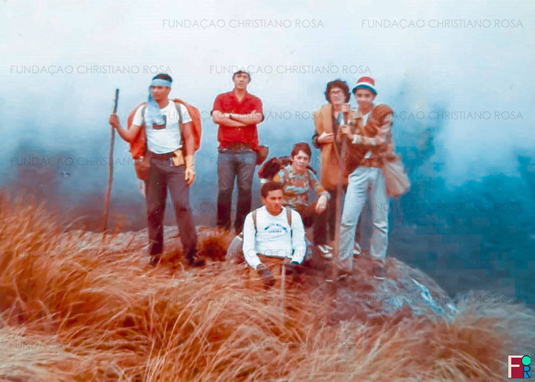 Grupo de amigos piquetenses no Pico dos Marins: Franciomar Alves do Amaral, José Roberto de Oliveira, Dircéa Alves do Amaral, Antônio Carlos Machado, Carlos Alberto Caetano e João Lemes.
