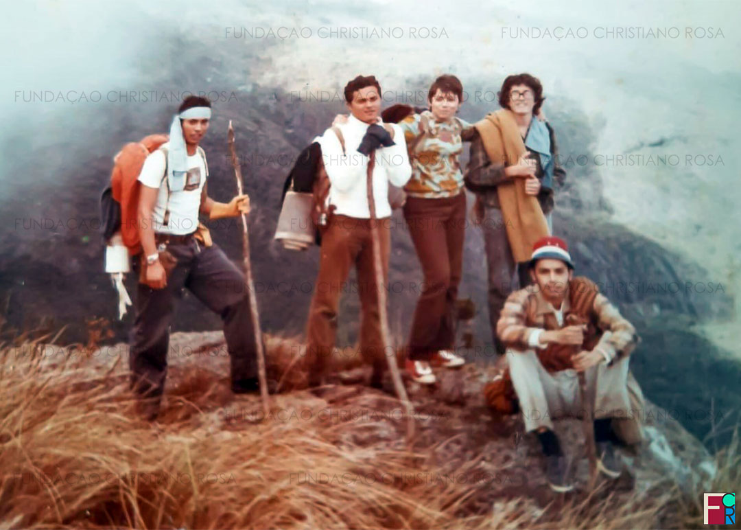 Grupo de amigos piquetenses no Pico dos Marins: Franciomar Alves do Amaral, José Roberto de Oliveira, Dircéa Alves do Amaral, Antônio Carlos Machado, Carlos Alberto Caetano.
