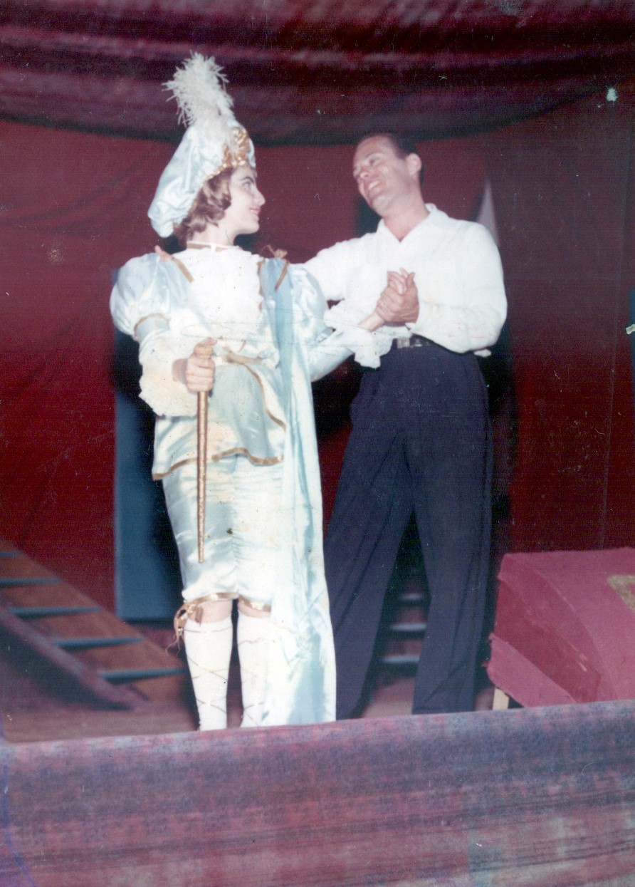 Myrthes Mazza Masiero e o marido, Yeyé Masiero, em cena pelo Grupo A.R.T.E.