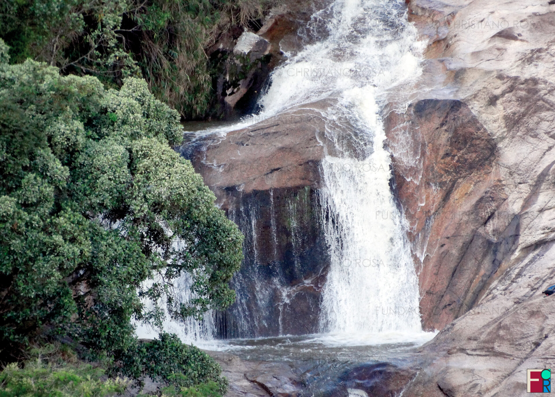 Detalhe da Cachoeira do Jaracatiá, no município de Piquete, SP.