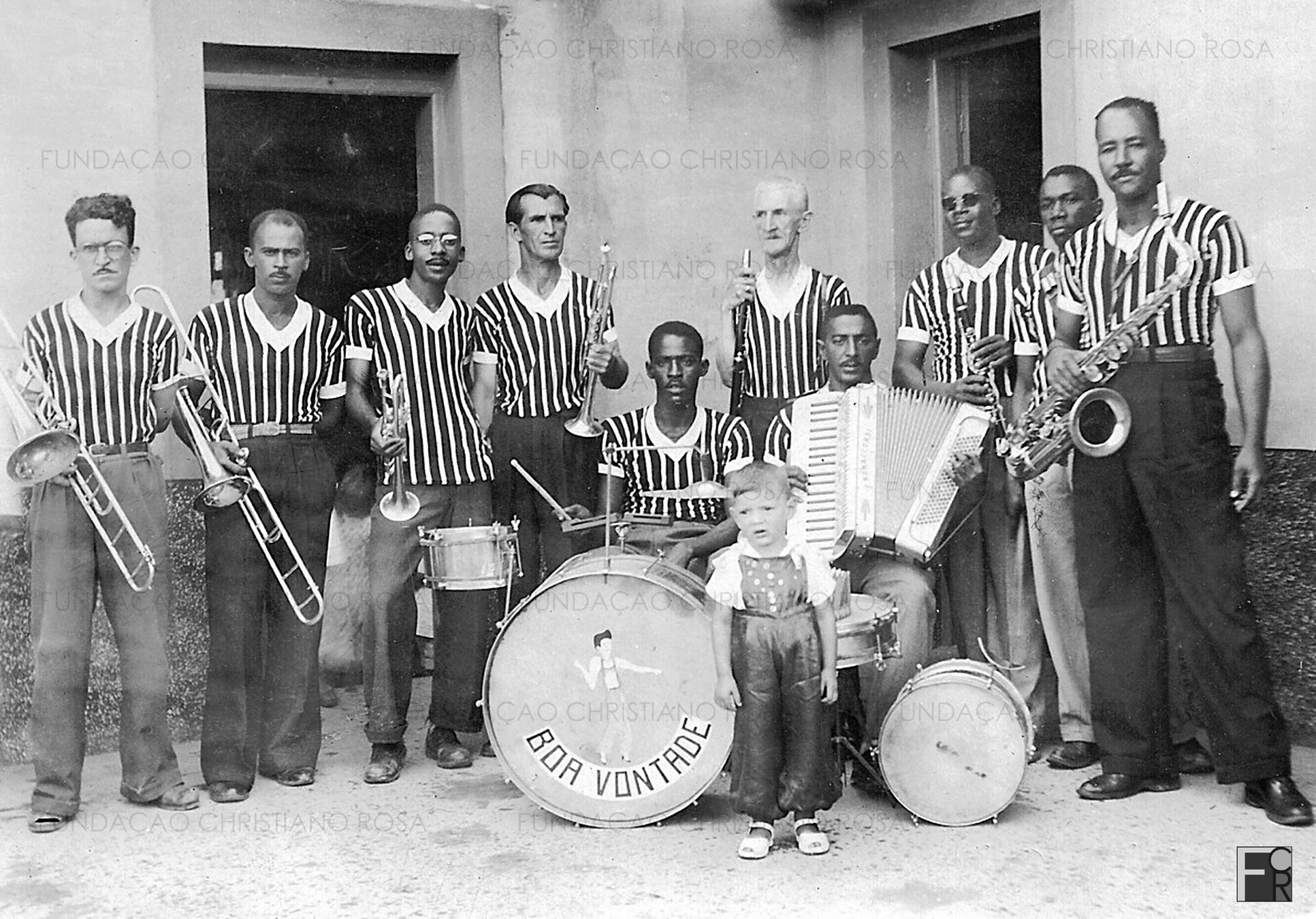 No Clube dos Ex-alunos, no Carnaval de 1948, o Grupo Boa Vontade, em que podem ser vistos os músicos Carlos Vieira, ?, Durval Silva, Benedito Prado, João Divino, Benedito Dentista, Vitor J. Silva, ?, José Faustino e João Ferrão. O menino é Zézinho, filho de Carlos Vieira.