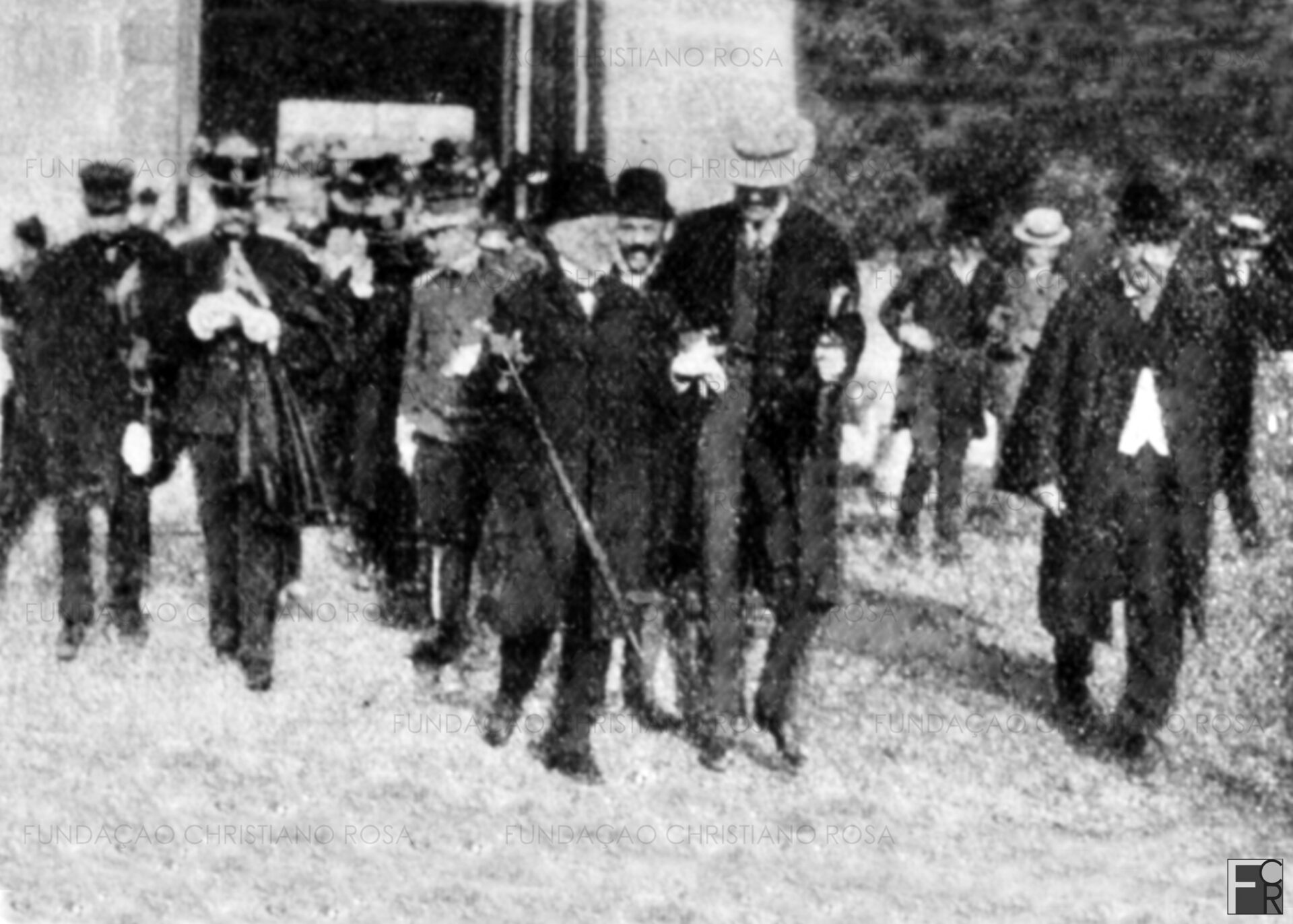 O Presidente da República, Dr. Afonso Augusto Moreira Penna, e comitiva quando da inauguração da Fábrica de Pólvora sem Fumaça, em Piquete, SP, em 15 de Março de 1909.