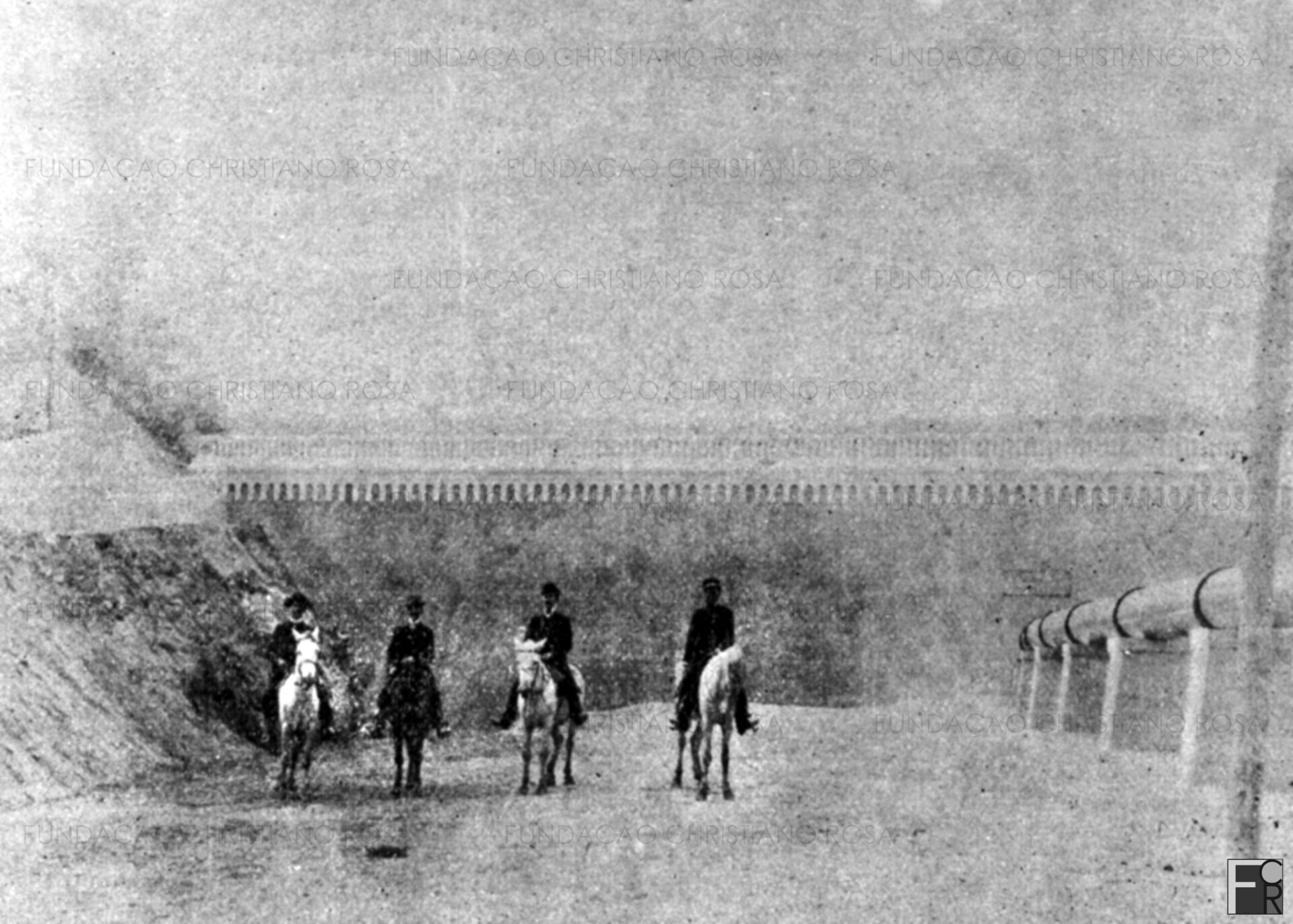 A Represa Marechal Argollo quando de sua inauguração, em 15 de Setembro de 1906.