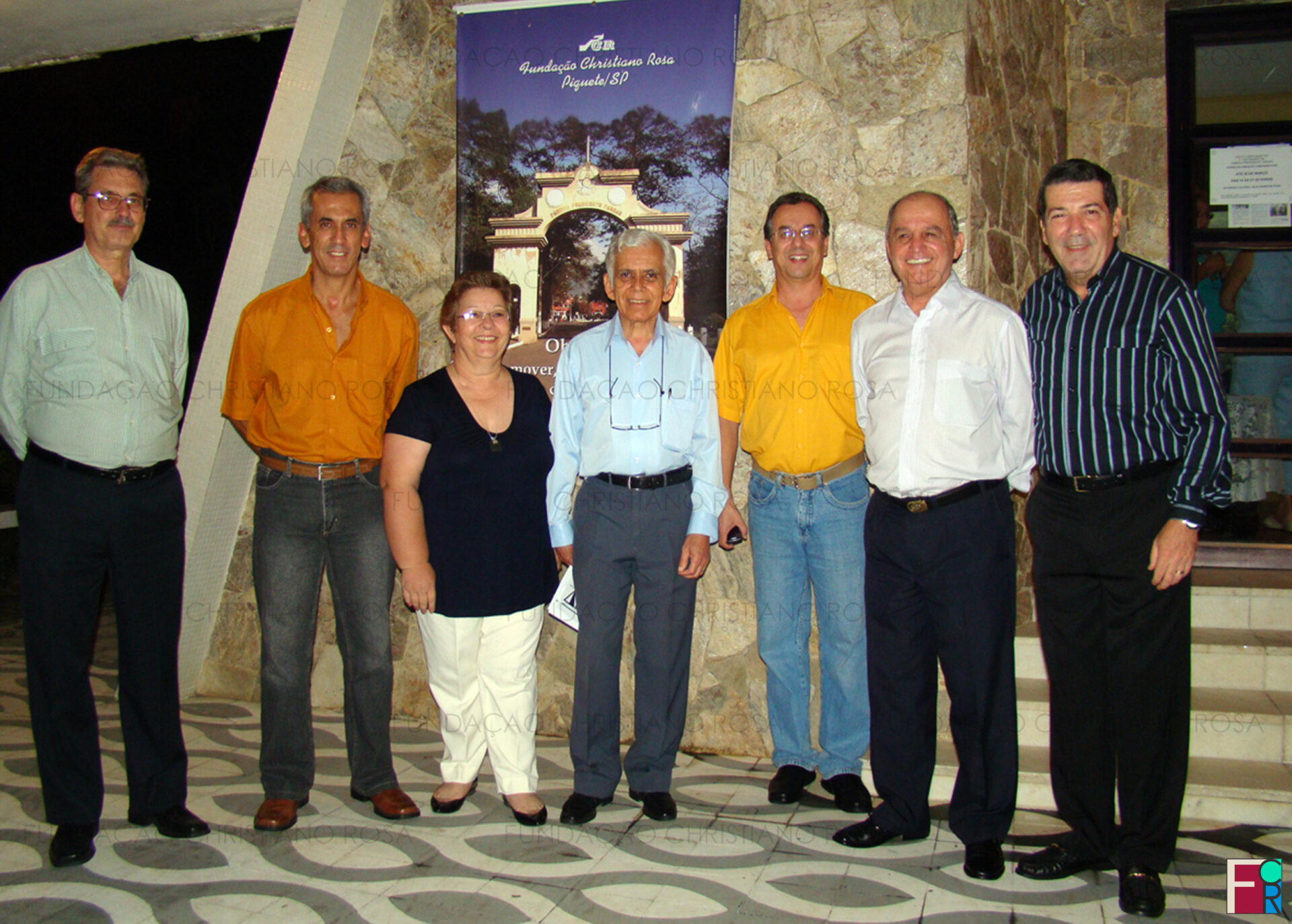Exposição organizada pela Fundação Christiano Rosa em comemoração ao Centenário da FPV, em Piquete, SP, em março de 2009. Na foto, a partir da direita: Gen. Fernando Manguinho, Gen, Morais, Antônio Carlos Monteiro Chaves, Cel. Alfredo Araújo, Teca Gouvêa, Cel. Massi, ?.